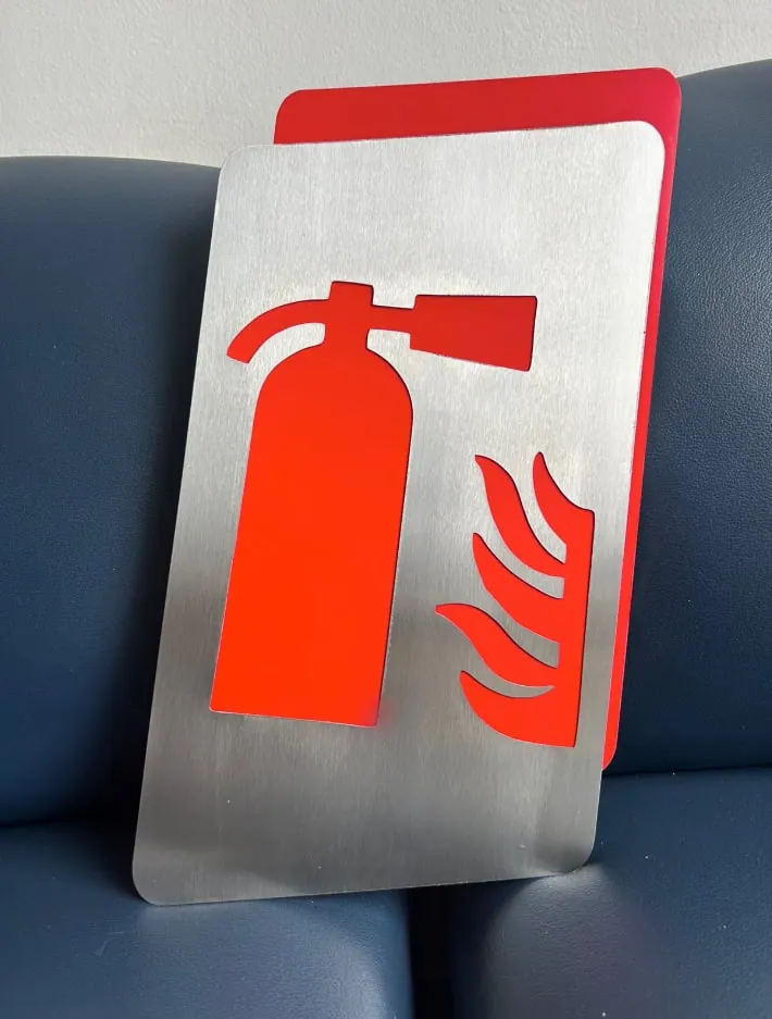 Señal de extintor en aluminio cepillado con pictograma rojo