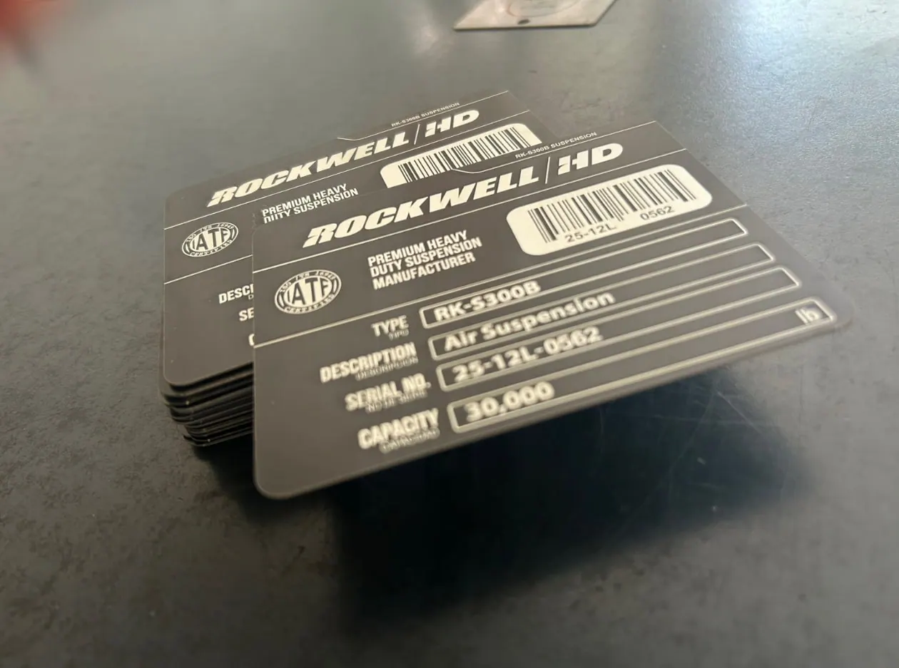 Placas de datos de suspensión en aluminio anodizado negro